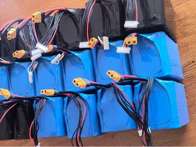 Акумуляторні збірки для FPV дронів